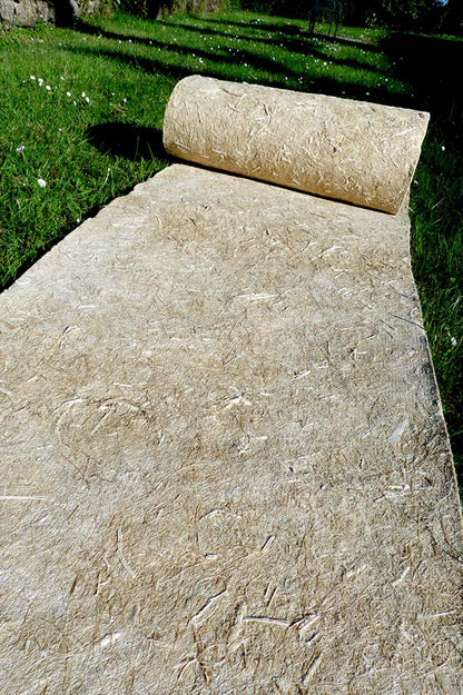 hennep gronddoek rol uitgerold op het gras